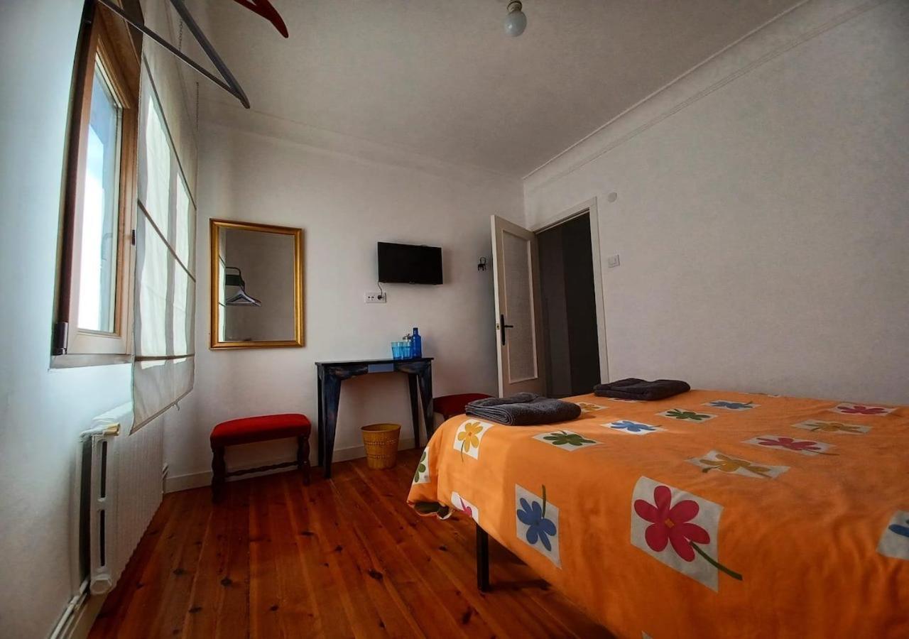 Habitaciones En El Atico De Tona Mirando A La Bahia De Santander Exterior foto