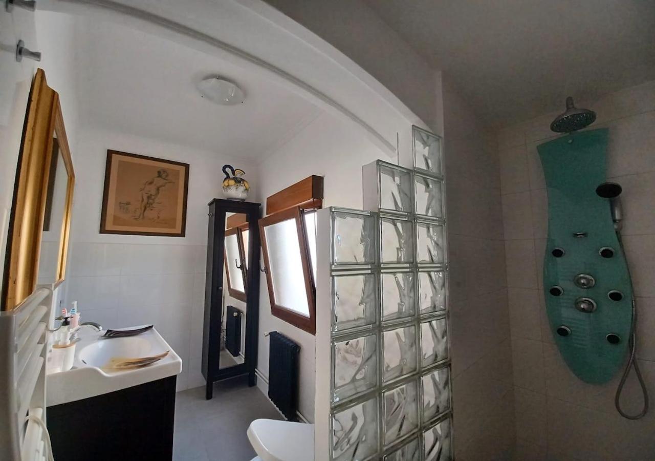 Habitaciones En El Atico De Tona Mirando A La Bahia De Santander Exterior foto
